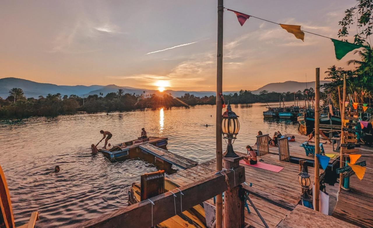 Yellow Sun Kampot Exterior photo